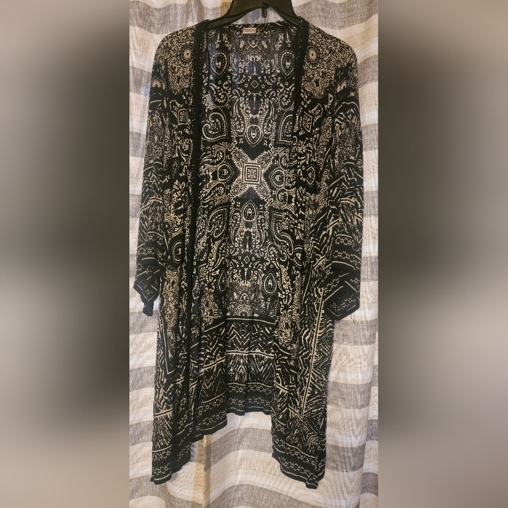 Bila black and white coverup